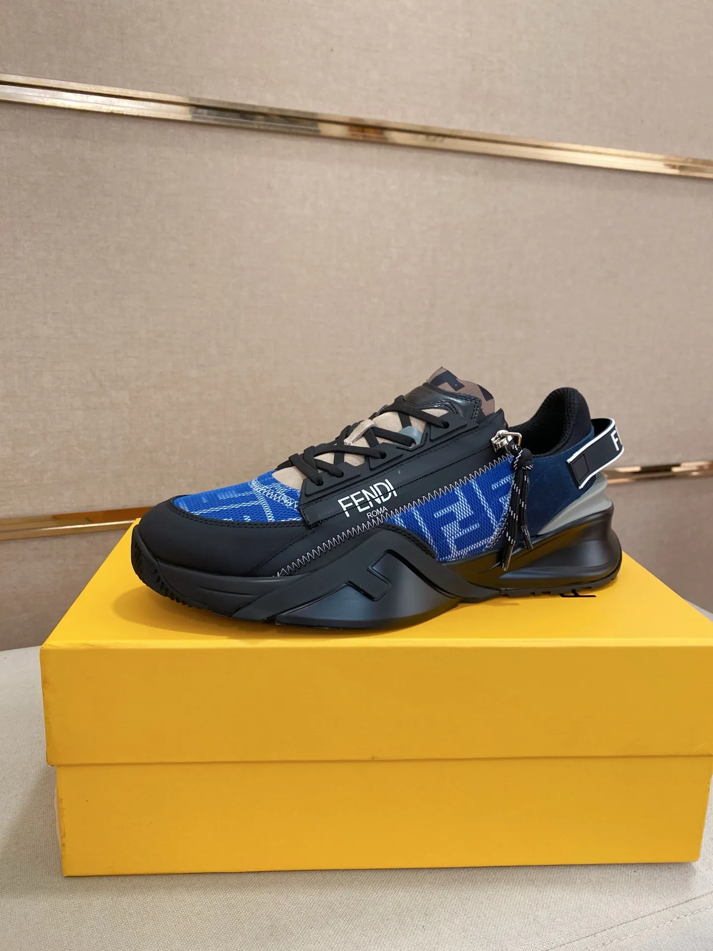 Men's shoes💰: 540💰(Higher version) [Fendi] Fendi's latest casual shoes for men! Available at counters simultaneously! A one-to-one replica of the original. Made entirely of imported top-grain calfskin, the interior is made of top-grain water-dyed cowhide, and the original factory-supplied rubber outsole. Leading new fashion concepts. Matching code: 38-44 can be customized, 45 is not returnable!